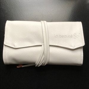 La Beaute Sol set of makeup brushes with‎ case